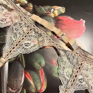 💭👄• 🥂SIMONE x Vintage Classic Vibes🥂• 💭👄